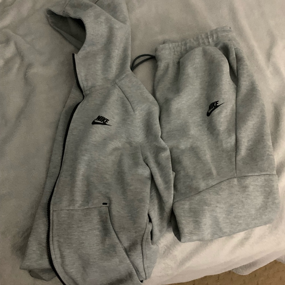 Nike tech set